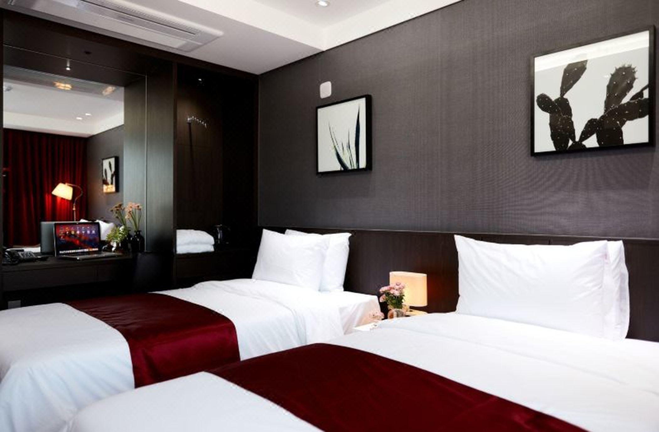 Ramada By Wyndham Yongin Hotel Exterior photo