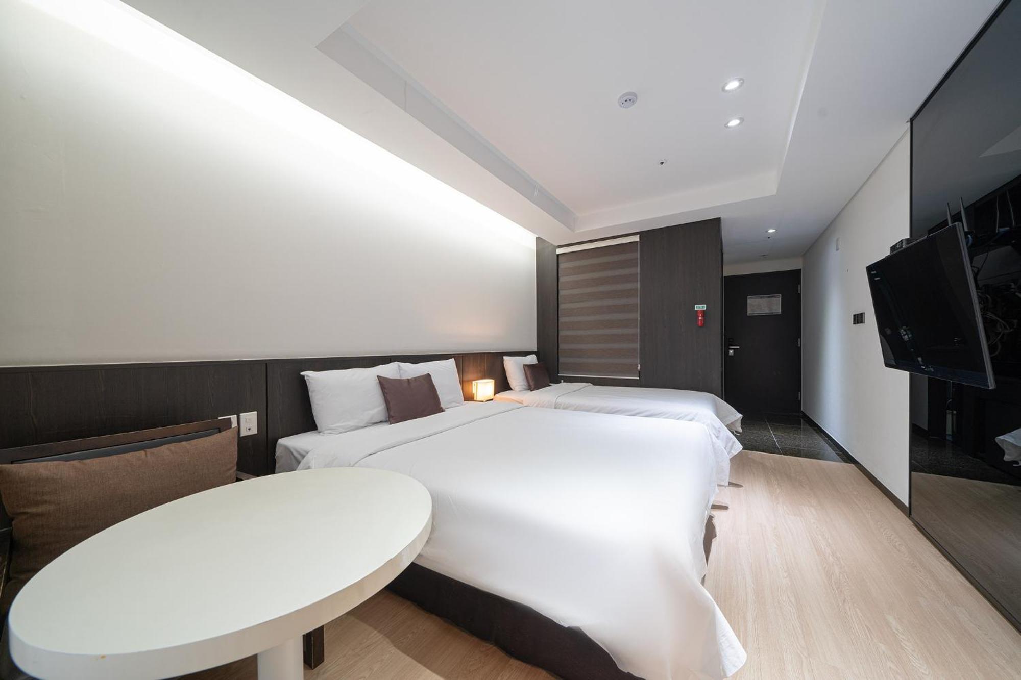 Ramada By Wyndham Yongin Hotel Exterior photo