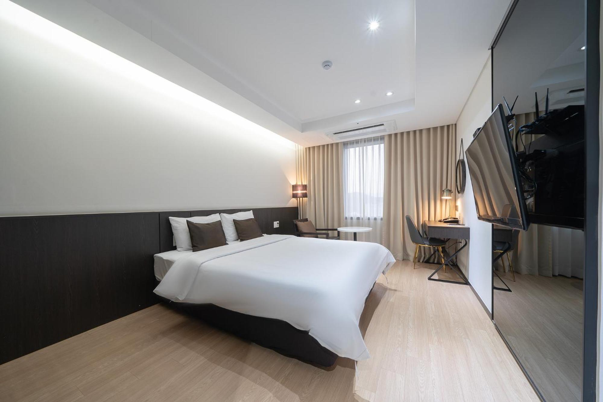 Ramada By Wyndham Yongin Hotel Exterior photo