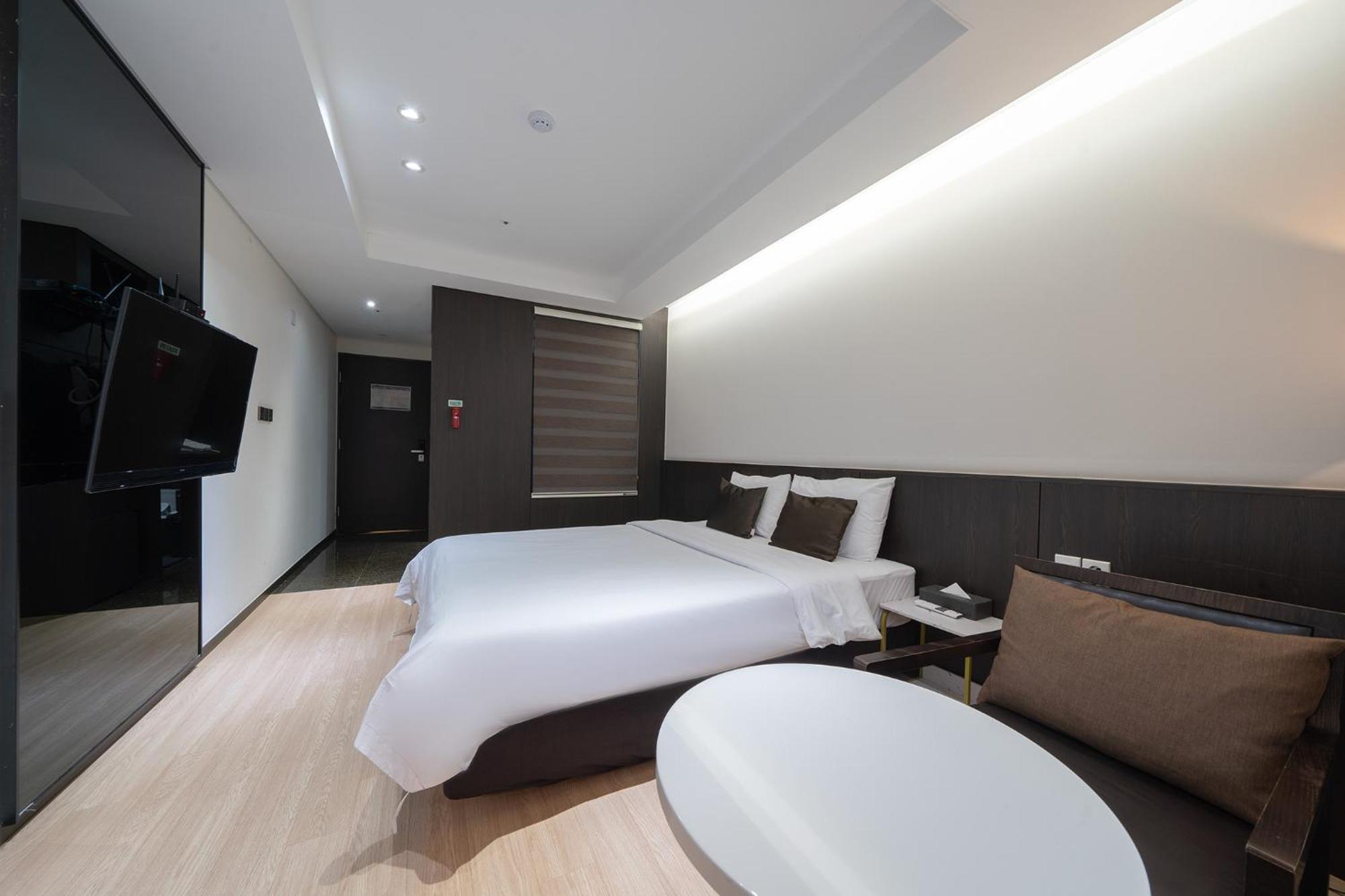 Ramada By Wyndham Yongin Hotel Exterior photo