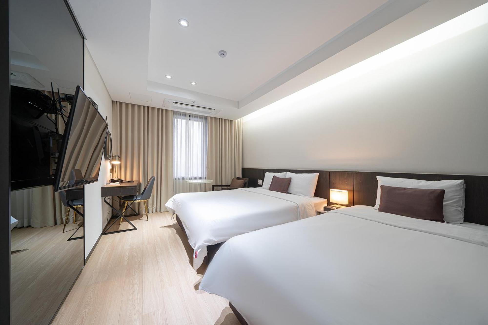 Ramada By Wyndham Yongin Hotel Exterior photo