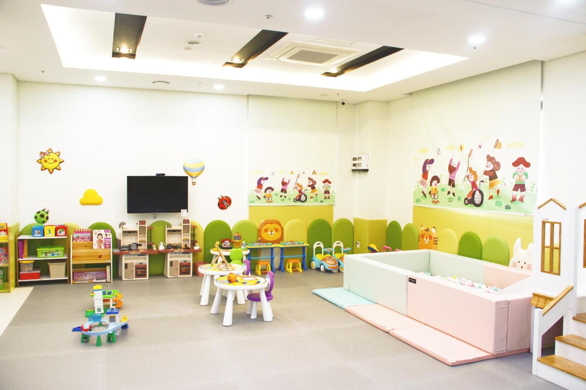 Ramada By Wyndham Yongin Hotel Exterior photo