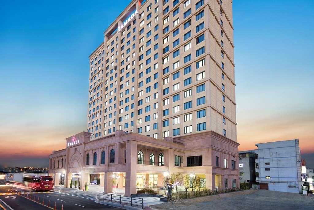 Ramada By Wyndham Yongin Hotel Exterior photo